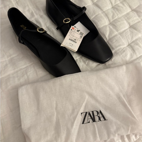 ZARA Black Mary Jane Square-Toe Flats with Gold Buckle - Picture 2 of 3